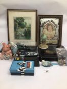 A MIXED LOT OF VINTAGE COLLECTABLES INCLUDING THREE PARAKEET FIGURES (ONE A/F) A WADE PORCELAIN
