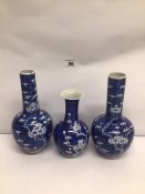 A PAIR OF EARLY CHINESE 20TH CENTURY BLUE AND WHITE LONG NECKED ORIENTAL VASES WITH ONE OTHER