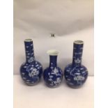 A PAIR OF EARLY CHINESE 20TH CENTURY BLUE AND WHITE LONG NECKED ORIENTAL VASES WITH ONE OTHER