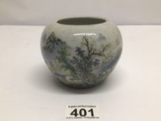 A SMALL HANDPAINTED 19TH CENTURY CHINESE PORCELAIN VASE WITH CHARACTER MARKS TO BASE