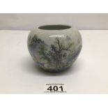 A SMALL HANDPAINTED 19TH CENTURY CHINESE PORCELAIN VASE WITH CHARACTER MARKS TO BASE