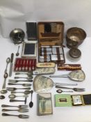 A COLLECTION OF VINTAGE SILVER PLATED ITEMS INCLUDING A CASED GROOMING KIT