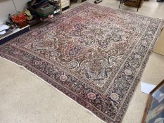 A LARGE WOOL RUG/CARPET 400 X 290CM