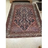 A VINTAGE/ANTIQUE WOOL RUG 188 X 128CM