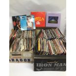 A LARGE COLLECTION OF VINTAGE VINYL RECORDS/SINGLES (45RPM) INCLUDING WHITNEY HOUSTON, STEVIE