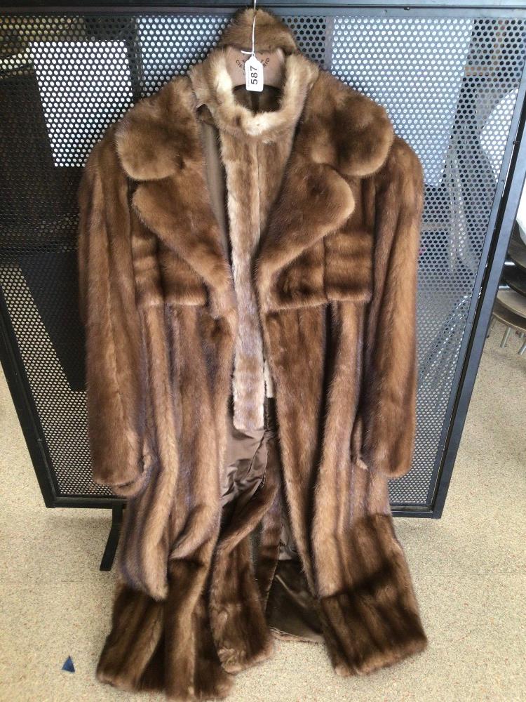 A VINTAGE LADIES MINK FUR COAT WITH STOLE