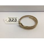 AN HM 9CT GOLD EXPANDING SNAKE BRACELET ONE EYE MISSING, TOTAL WEIGHT 18.9G