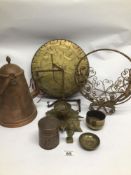 A COLLECTION OF VINTAGE BRASS AND COPPER WARE ITEMS INCLUDING A MINIATURE 'MANIKIN-PIS BRUXELLES'
