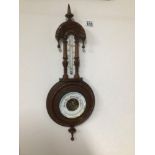 A VINTAGE WOODEN FRAMED BANJO BAROMETER AND THERMOMETER WALL HANGING