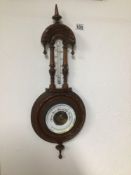 A VINTAGE WOODEN FRAMED BANJO BAROMETER AND THERMOMETER WALL HANGING