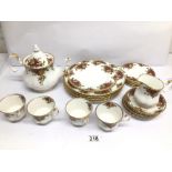 A VINTAGE TWENTY-THREE PIECE PART SET OF ROYAL ALBERT 'OLD COUNTRY ROSES'