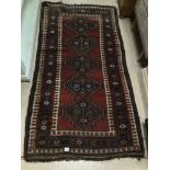 A VINTAGE/ANTIQUE WOOL RUG 192 X 105CM