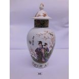 A LARGE MID 20TH CENTURY ORIENTAL LIDDED VASE, CHARACTER MARKS TO BASE