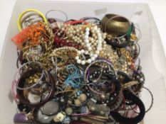 A LARGE COLLECTION OF VINTAGE COSTUME JEWELLERY, INCLUDING NECKLACES (SOME FAUX PEARLS) AND MORE