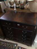 A MAHOGANY TWO OVER FOUR CHEST OF DRAWERS, D43 x W78 x H88CM