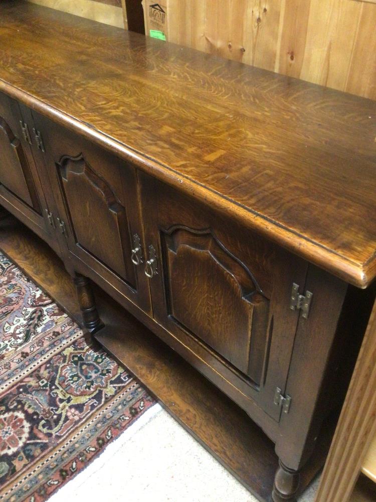 A LARGE COUNTRY SIDEBOARD - Image 2 of 4