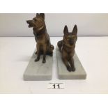 A PAIR OF ART DECO ALSATIAN DOGS ON MARBLE BASES, TALLEST APPROX 16CM