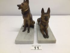 A PAIR OF ART DECO ALSATIAN DOGS ON MARBLE BASES, TALLEST APPROX 16CM