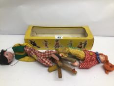 A PAIR OF VINTAGE PELHAM PUPPETS WITH A BOX, LARGEST APPROX 29CM