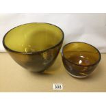 A PAIR OF VINTAGE WHITEFRIARS AMBER GLASS BOWLS BY DUNNE-COOKE, LARGEST IS APPROX 23 X 18CM