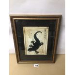 A MIXED MEDIA PAINTING BY ROBERT BISSELL TITLED GEKKO, FRAMED AND GLAZED, 34 X 42CM