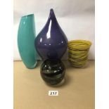 FOUR MIXED PIECES OF ART GLASS, LARGEST 33CM