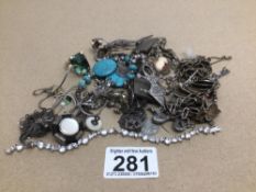 MIXED ITEMS INCLUDES SILVER AND WHITE METAL JEWELLERY