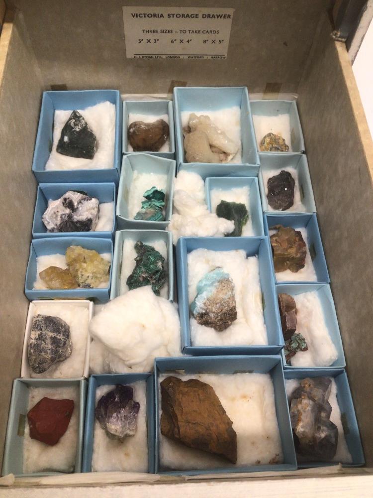 A COLLECTION OF SEMI-PRECIOUS STONES/MINERALS IN A DRAWER AND CASE INCLUDES QUARTZ, CRYSTALS, - Image 2 of 6