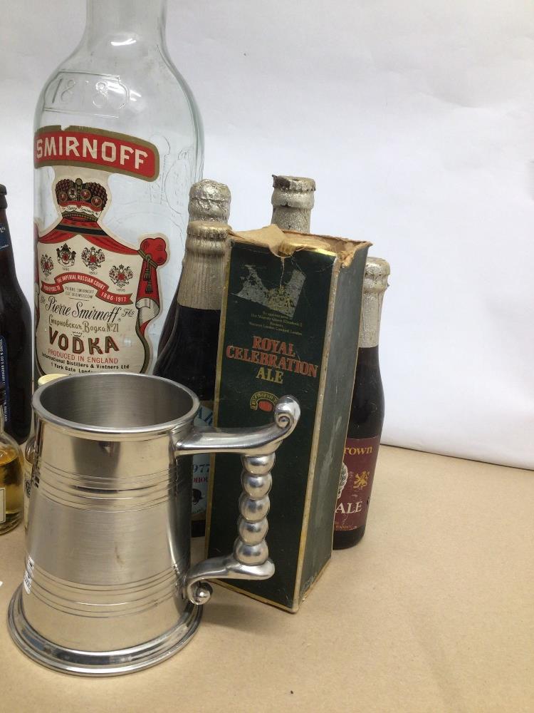 A LARGE EARLY VINTAGE EMPTY SMIRNOFF THREE LITRE VODKA BOTTLE TOGETHER WITH A SMALL COLLECTION OF - Image 5 of 5