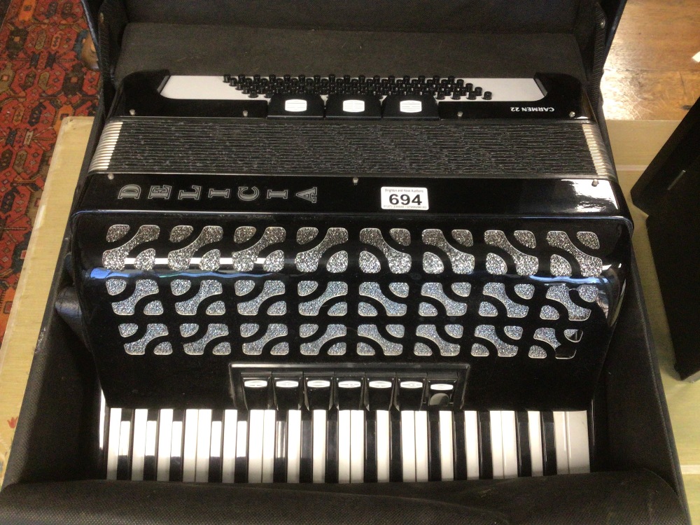 A CASED DELICIA CARMEN 22 ACCORDION IN BLACK AND WHITE - Image 2 of 5