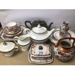 A MIXED COLLECTION OF MAINLY CERAMIC ITEMS, MAXWELL WILLARDS TRIO, ROYAL DOULTON (TENNYSON TEAPOT)