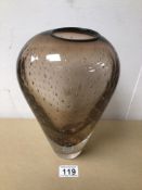 A LIMITED EDITION NICK MUNRO ART GLASS VASE NUMBERED 537/1200 IN DEDICATION TO THE NAMING OF P&O