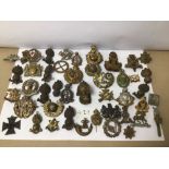 A QUANTITY OF MILITARY BADGES (REGIMENTAL)