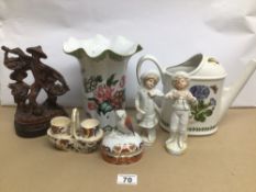 A MIXED COLLECTION OF VINTAGE PORCELAIN AND CERAMICS, INCLUDES A PAIR OF MINTON'S BLUE AND WHITE