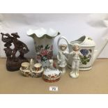 A MIXED COLLECTION OF VINTAGE PORCELAIN AND CERAMICS, INCLUDES A PAIR OF MINTON'S BLUE AND WHITE