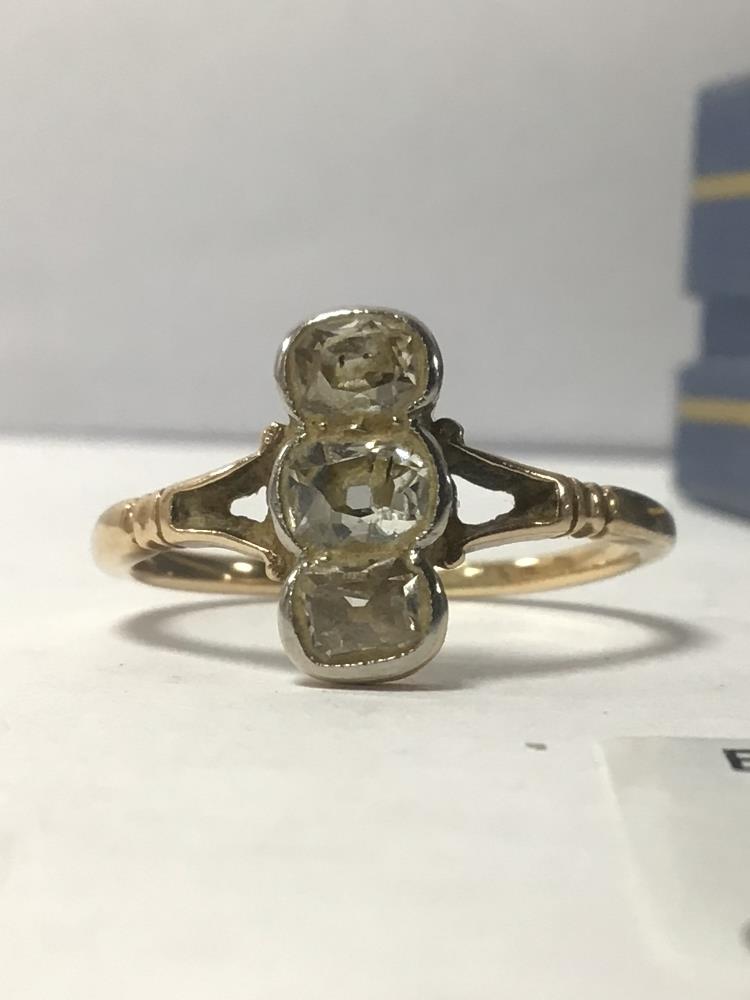 A VINTAGE YELLOW METAL RING UNMARKED WITH THREE DIAMONDS TWO 1/2 ONE 3/4 CARAT - Image 4 of 4