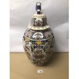 A LARGE HANDPAINTED CERAMIC FLORAL PATTERN DELFT VASE WITH FOO DOG ON TOP MARKS TO BASE, 51CM