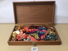 MIXED VINTAGE COSTUME JEWELLERY IN WOODEN BOX
