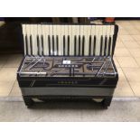 A HOHNER VERDI III, VINTAGE 120 BASS PIANO ACCORDIAN FOR RESTORATION (435837) APPROX 52 X 30 X 40CM