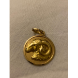 A HALLMARKED SOVIET RUSSIAN 18K GOLD PENDANT OF ARIES, TOTAL WEIGHT 3.2G