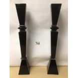 A PAIR OF SOLID GLASS CANDLESTICKS, 41CM