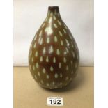 A MODERNIST VASE BY JOSE SOSA SIGNED TO BASE, 22CM