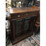 A REGENCY ROSEWOOD COLUMN FRONTED CABINET WITH A TP DRAWER, 86 X 43 X 103CM