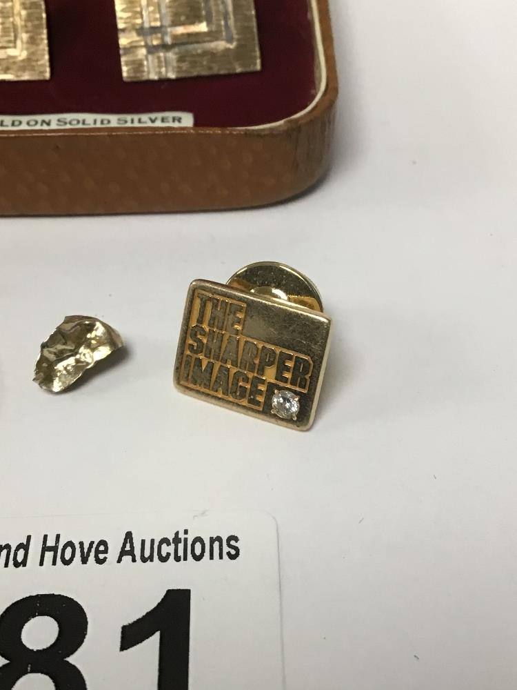 A PAIR OF SILVER GILT CUFFLINKS, A GOLD TOOTH, 14K YELLOW METAL PIN AND CRUISE SHIP PENNANT TOTAL - Image 2 of 4