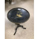 AN EBONISED HAND-PAINTED GILDED OCCASIONAL TABLE ON TRIPOD LEGS A/F