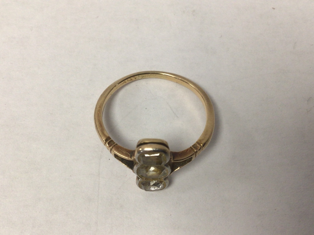 A VINTAGE YELLOW METAL RING UNMARKED WITH THREE DIAMONDS TWO 1/2 ONE 3/4 CARAT - Image 2 of 4