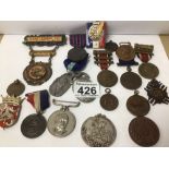 A QUANTITY OF MEDALS, BRONZE AND WHITE METAL EXAMPLES