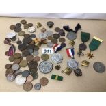A MIXED COLLECTION OF BADGES, MEDALS, AND COINAGE, INCLUDES SOME MILITARY BADGES