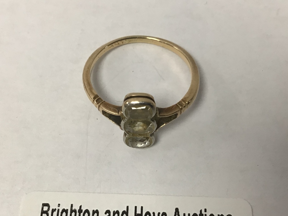 A VINTAGE YELLOW METAL RING UNMARKED WITH THREE DIAMONDS TWO 1/2 ONE 3/4 CARAT - Image 3 of 4