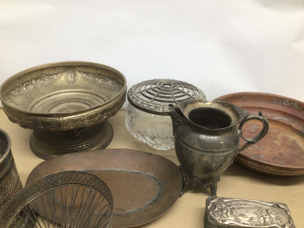 A MIXED COLLECTION OF VINTAGE METALWARE, INCLUDES BRASS, COPPER, AND SILVER PLATE - Image 4 of 7